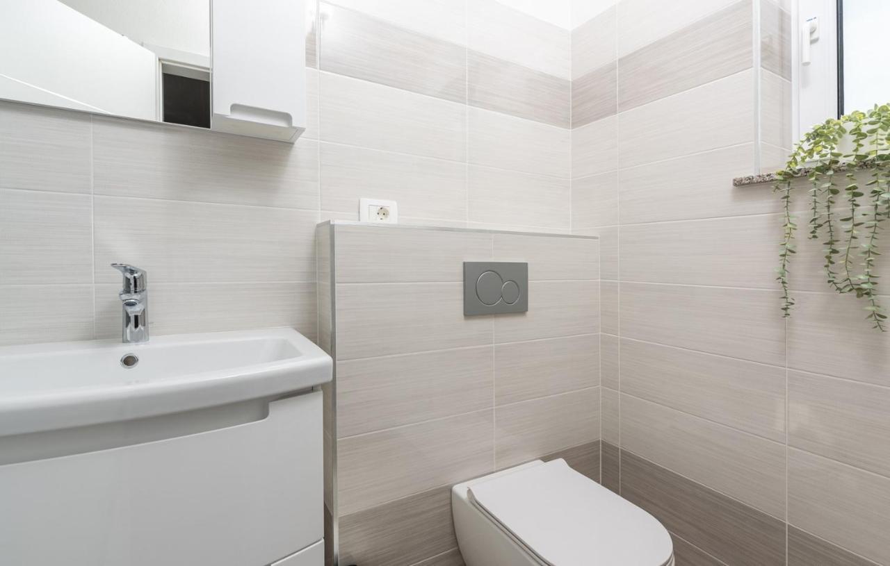 Villa Buroli With Pool, Sauna And Jacuzzi エクステリア 写真