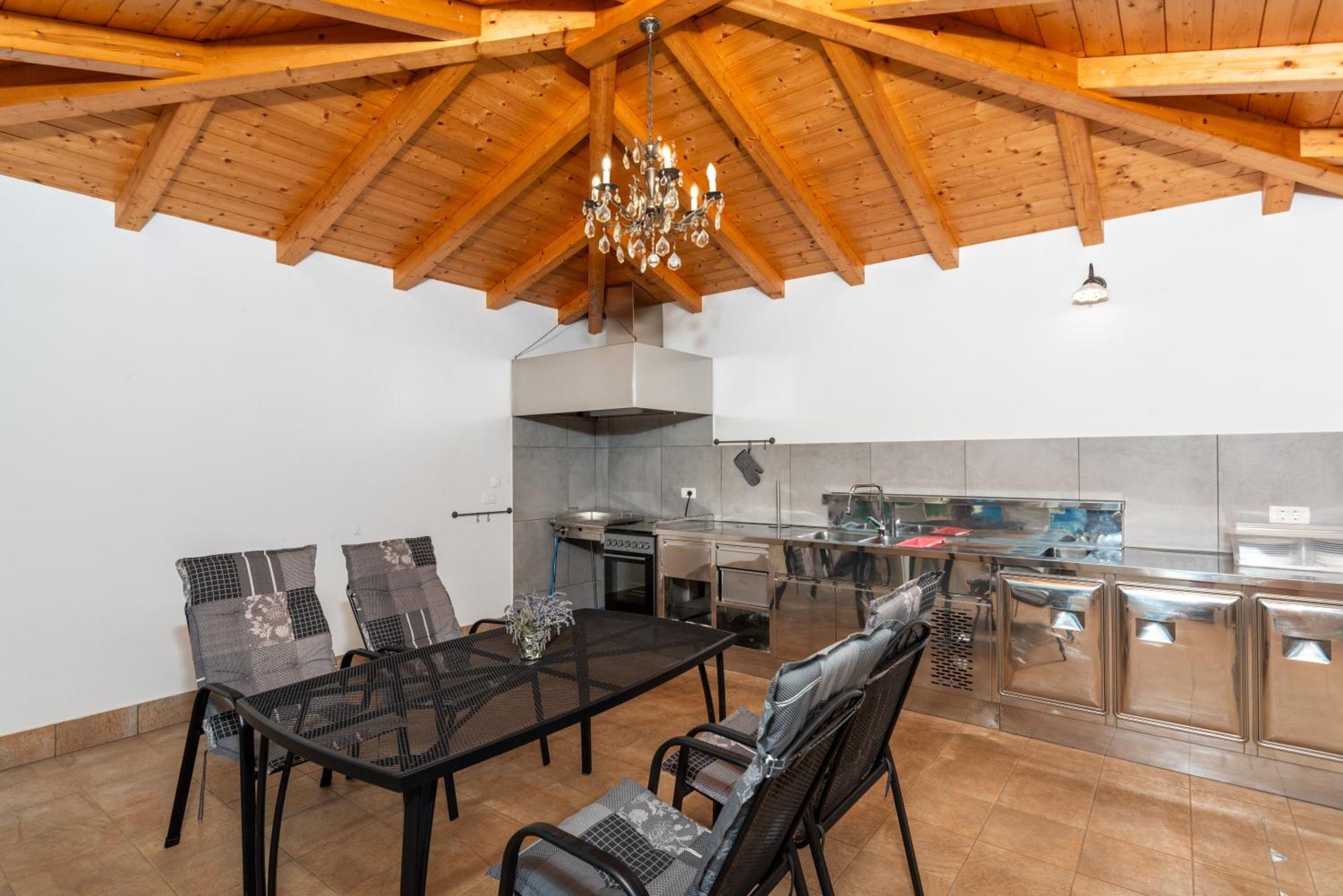 Villa Buroli With Pool, Sauna And Jacuzzi エクステリア 写真