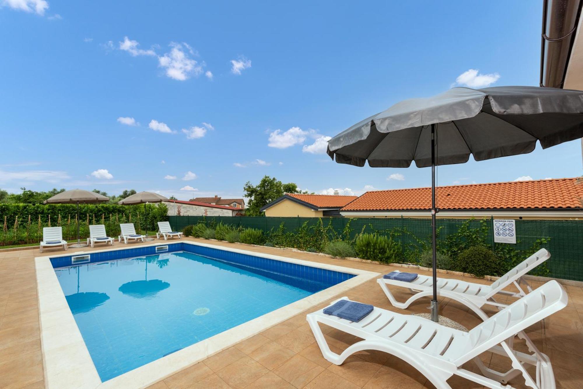 Villa Buroli With Pool, Sauna And Jacuzzi エクステリア 写真