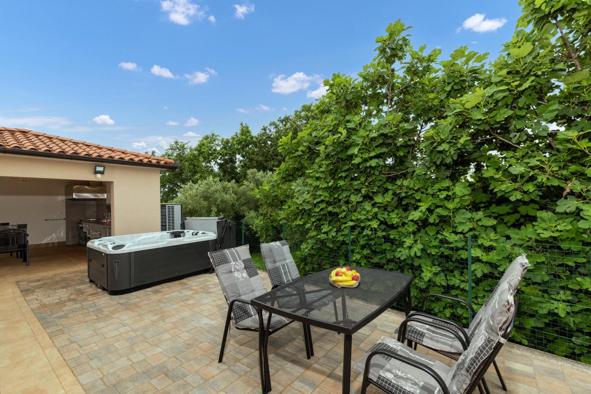 Villa Buroli With Pool, Sauna And Jacuzzi エクステリア 写真